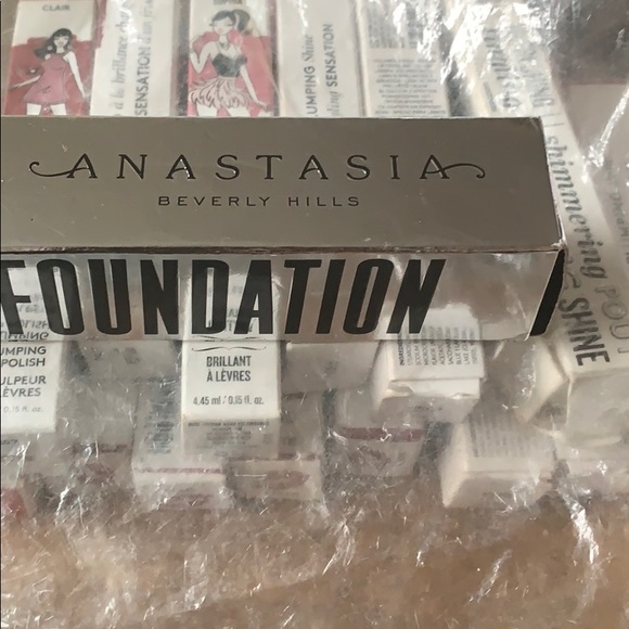 Makeup all real in its new check me out - Picture 3 of 8